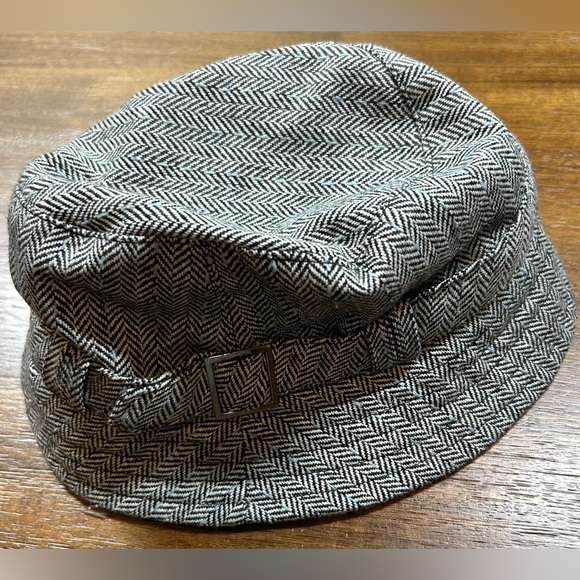 Wallaroo Tamworth Wool Tweed Bucket Gray Wool UPF 50 Silk Inside Adjustable Hat - Picture 1 of 3